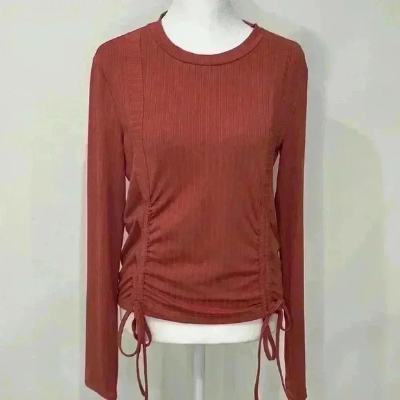 Ribbed Ruched Top - Picture 1 of 4